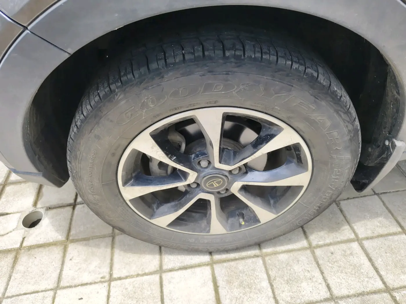 2020 Tata NEXON XZ PLUS PETROL, Petrol, Manual, 14,365 km, tyre