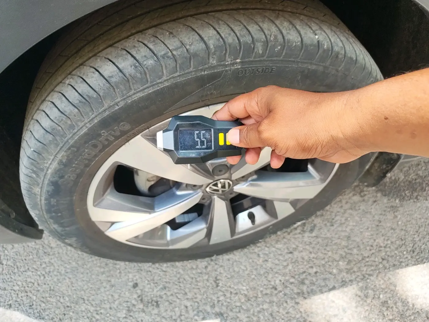 2023 Volkswagen TAIGUN TOPLINE 1.0 TSI MT, Petrol, Manual, 23,348 km, tyre