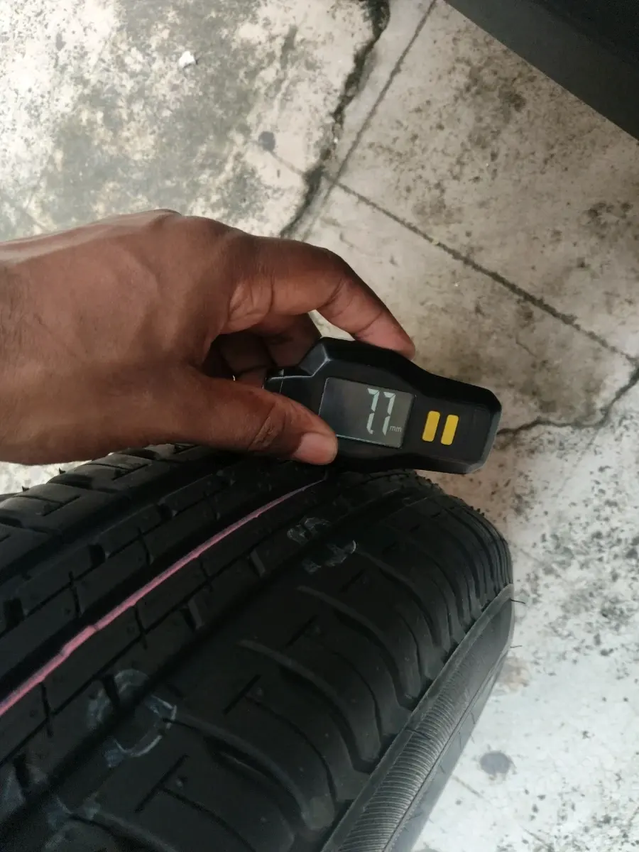 2025 Tata ALTROZ Accomplished S Petrol 5 MT, Petrol, Manual, 3,962 km, tyre