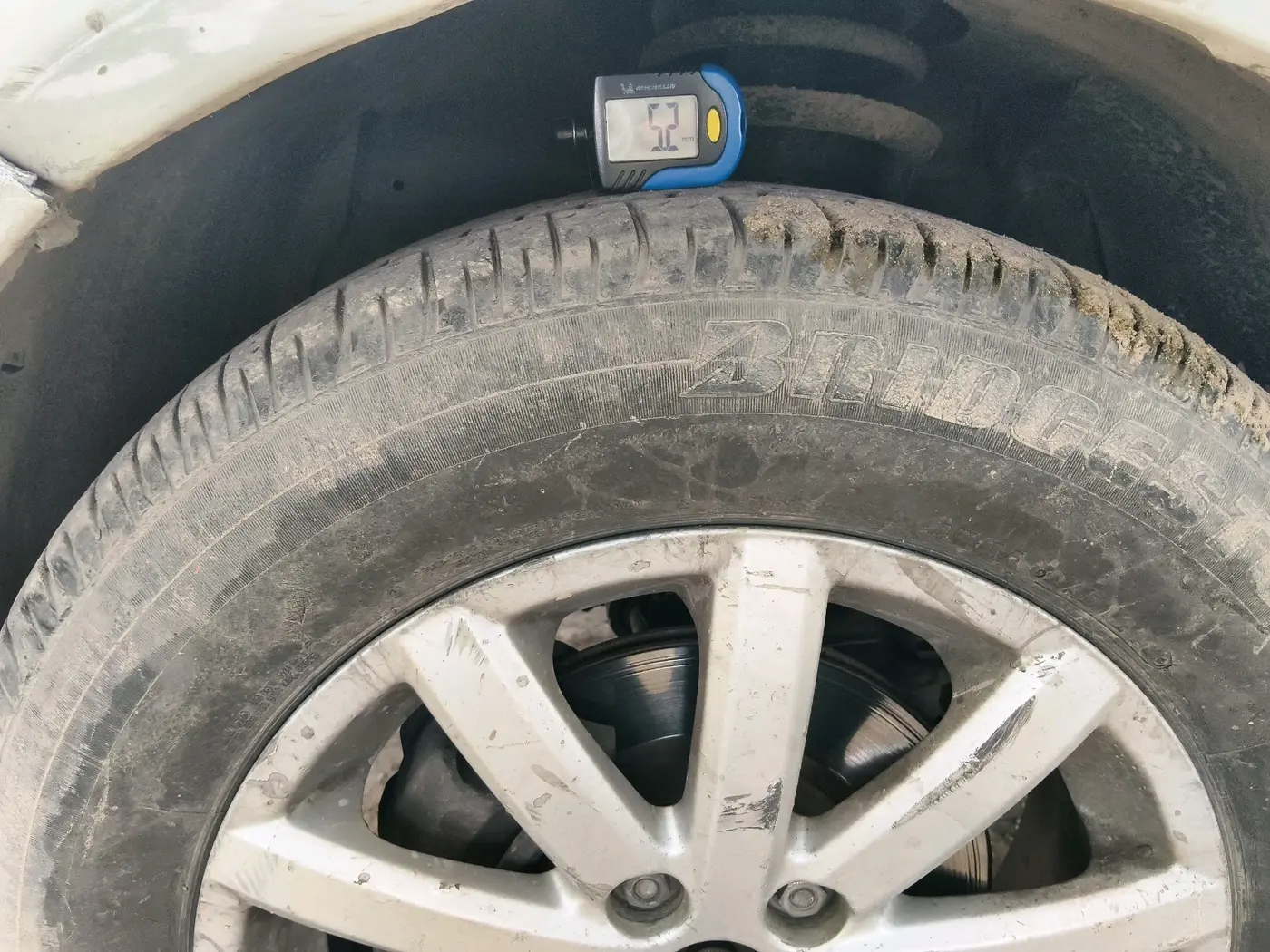 2011 Maruti SX4 ZXI, CNG, Manual, 98,730 km, tyre