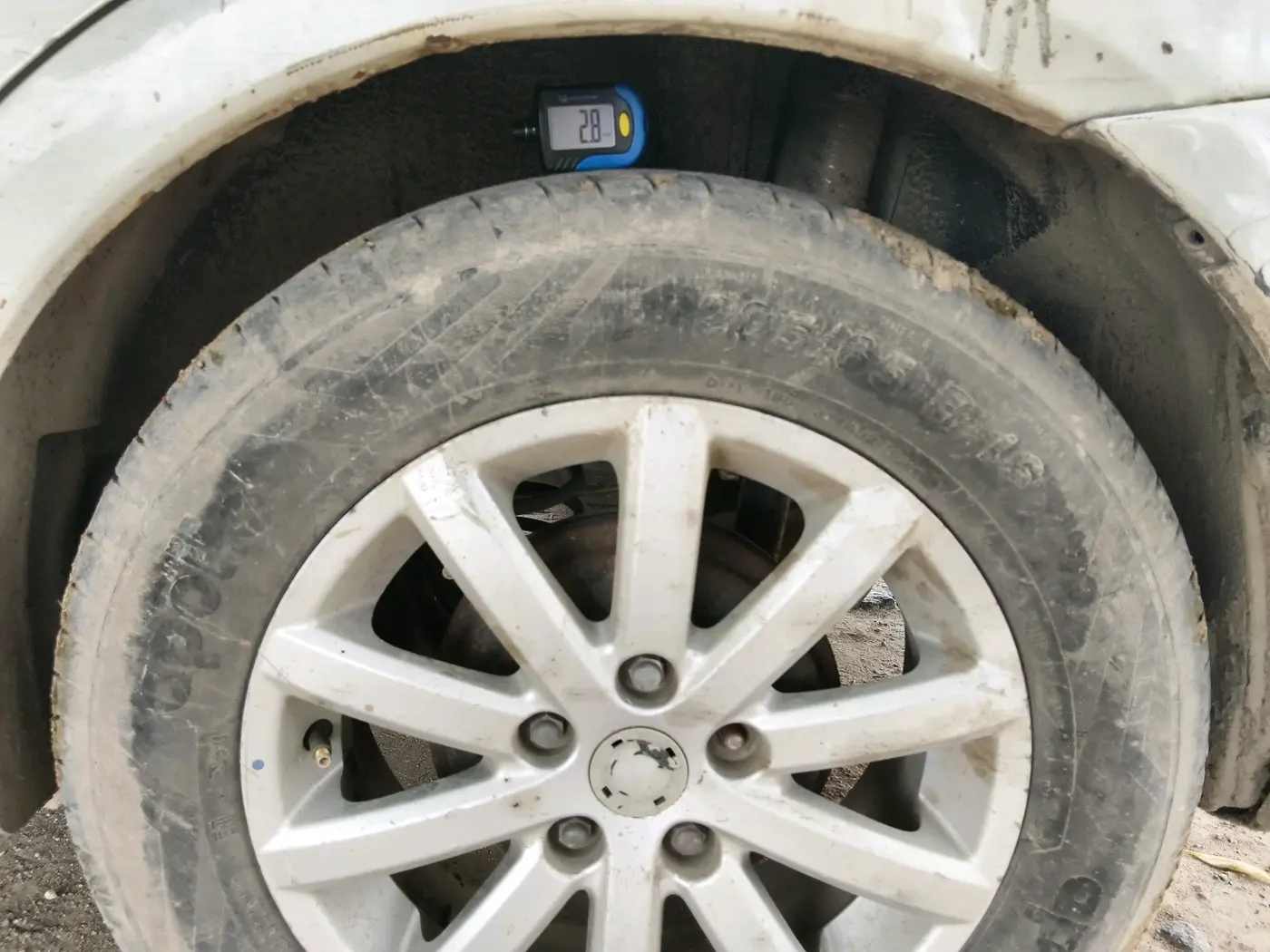 2011 Maruti SX4 ZXI, CNG, Manual, 98,730 km, tyre