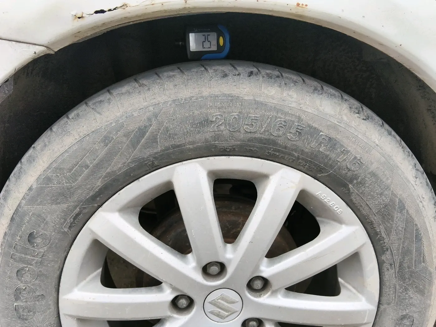 2011 Maruti SX4 ZXI, CNG, Manual, 98,730 km, tyre