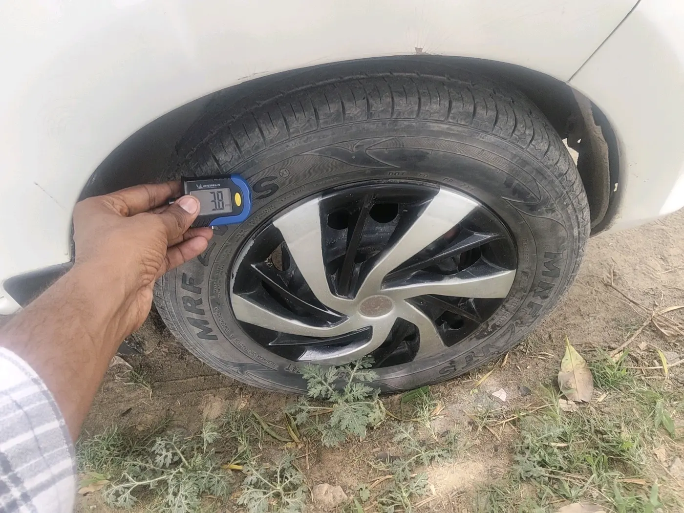 2015 Maruti Alto 800 LXI, Petrol, Manual, 1,04,473 km, tyre