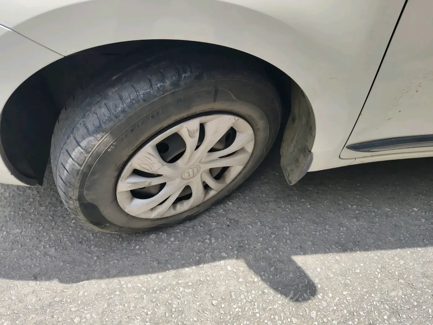 2020 Maruti Swift VXI, Petrol, Manual, 37,646 km, tyre