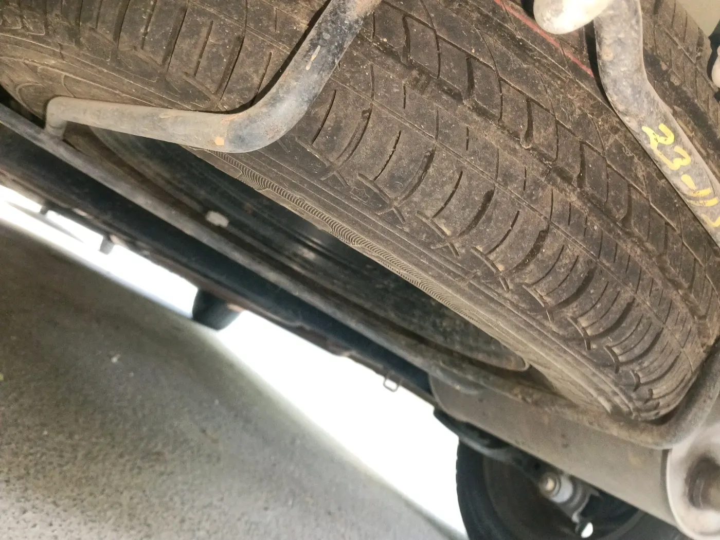 2017 Maruti Ertiga VXI ABS, Petrol, Manual, 23,782 km, tyre