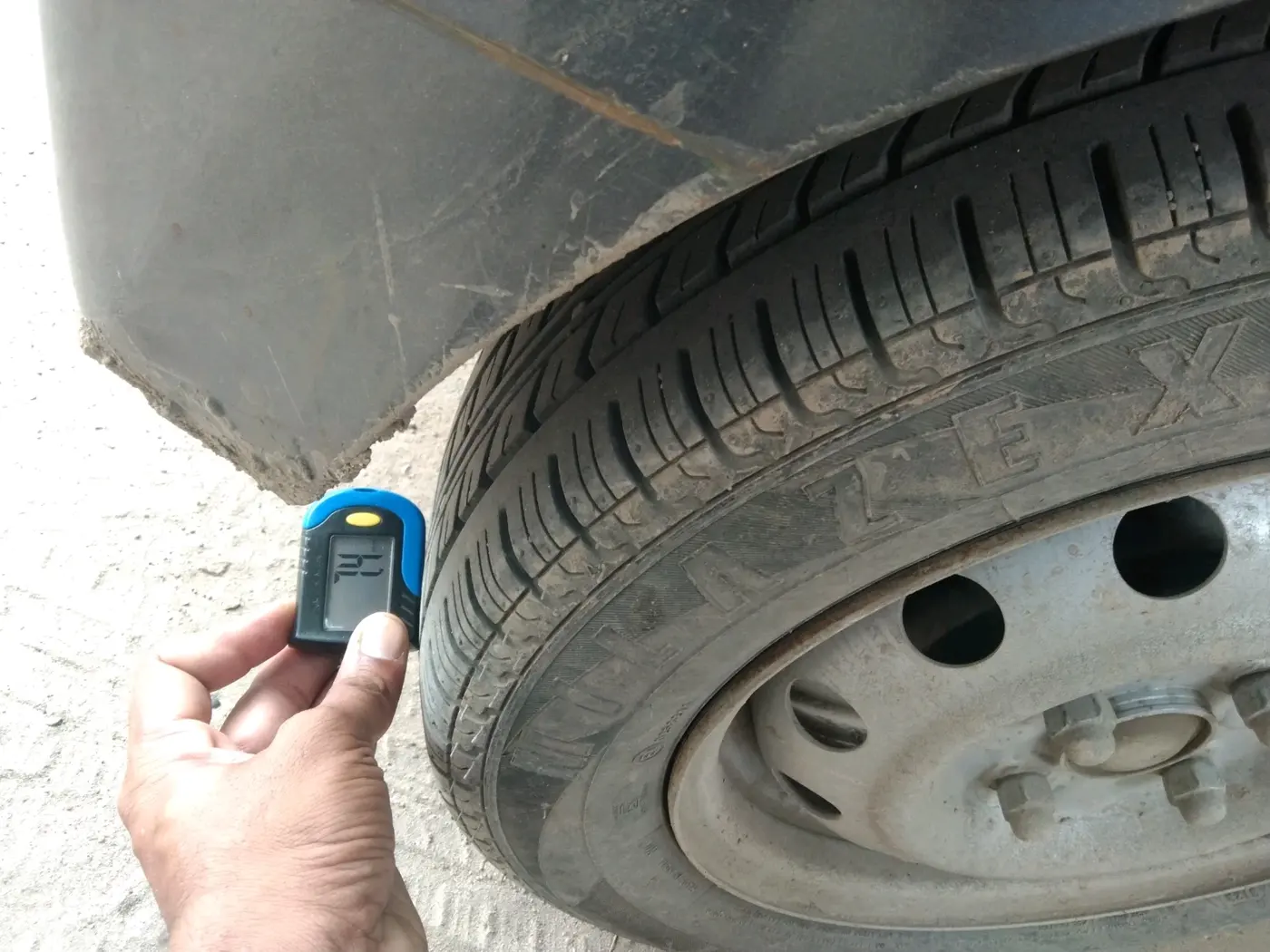 2017 Hyundai Eon ERA +, CNG, Manual, 43,785 km, tyre