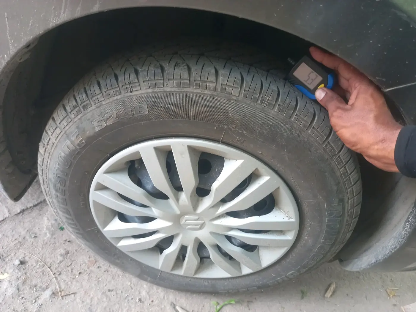 2020 Maruti Dzire VXI AMT, Petrol, Automatic, 88,815 km, tyre