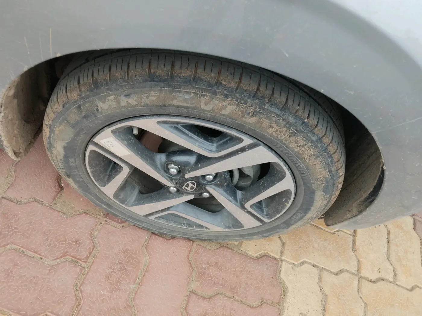 2024 Hyundai AURA SX 1.2 CNG, CNG, Manual, 35,427 km, tyre
