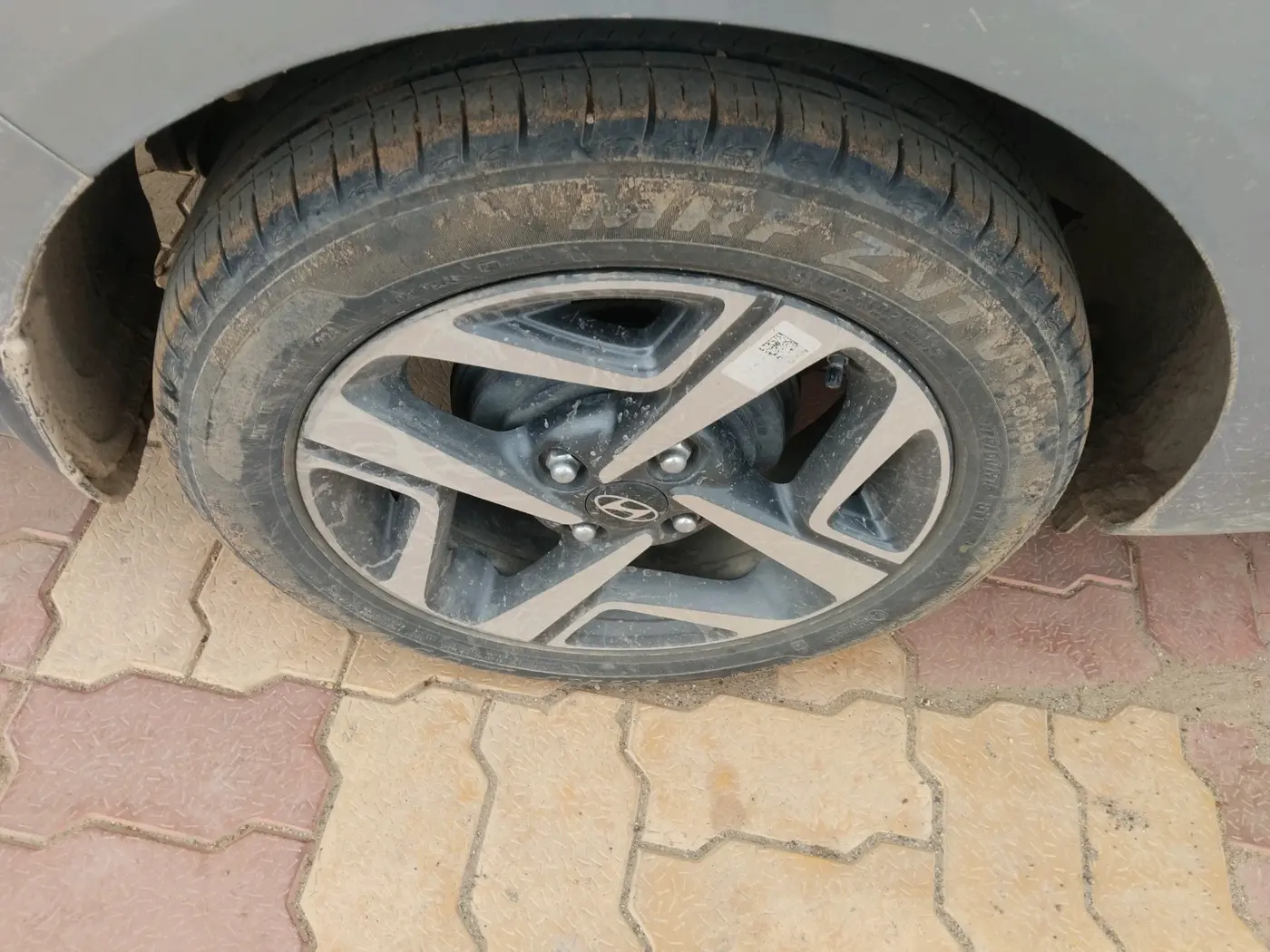 2024 Hyundai AURA SX 1.2 CNG, CNG, Manual, 35,427 km, tyre