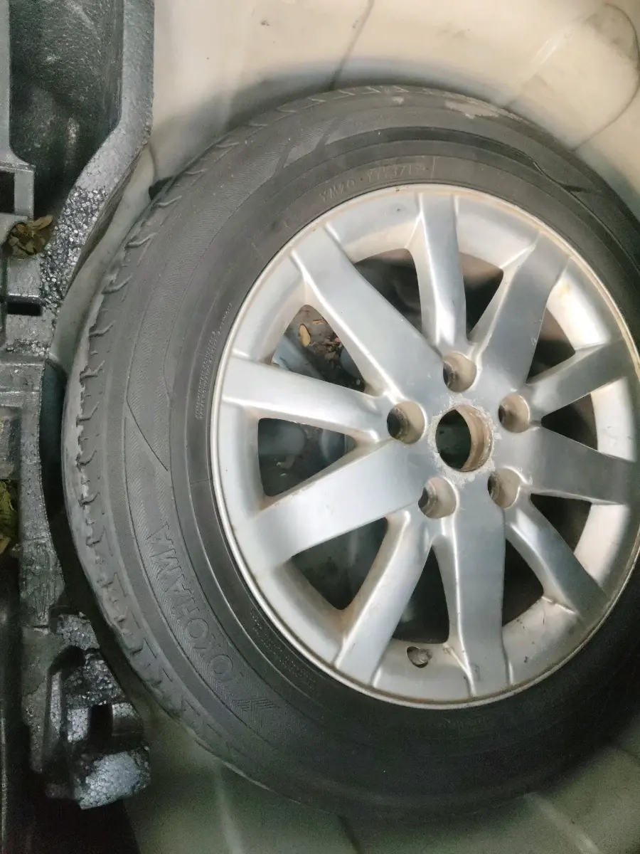 2011 Renault Fluence 1.5 E2, Diesel, Manual, 1,28,079 km, tyre