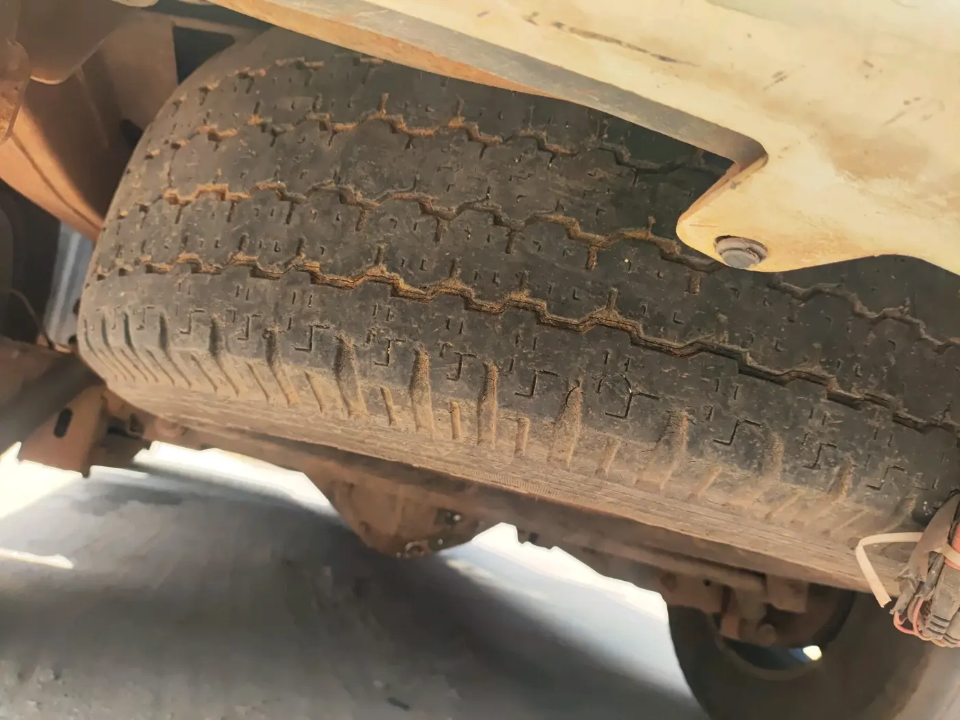 2013 Mahindra Scorpio SLE, Diesel, Manual, 1,71,072 km, tyre