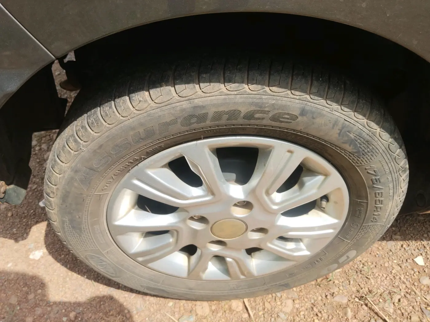 2018 Tata Tiago XZA PETROL, Petrol, Automatic, 29,491 km, tyre