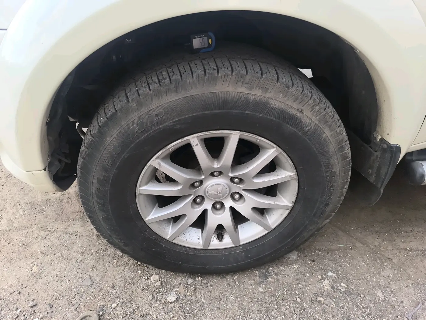 2012 Mitsubishi Pajero Sport 2.5 MT 4X4, Diesel, Manual, 2,93,676 km, tyre