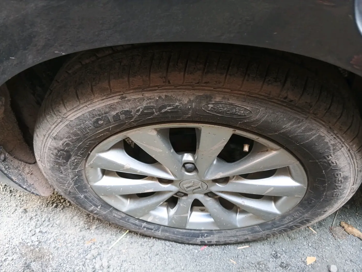 2015 Maruti Ertiga ZXI, Petrol, Manual, 79,186 km, tyre