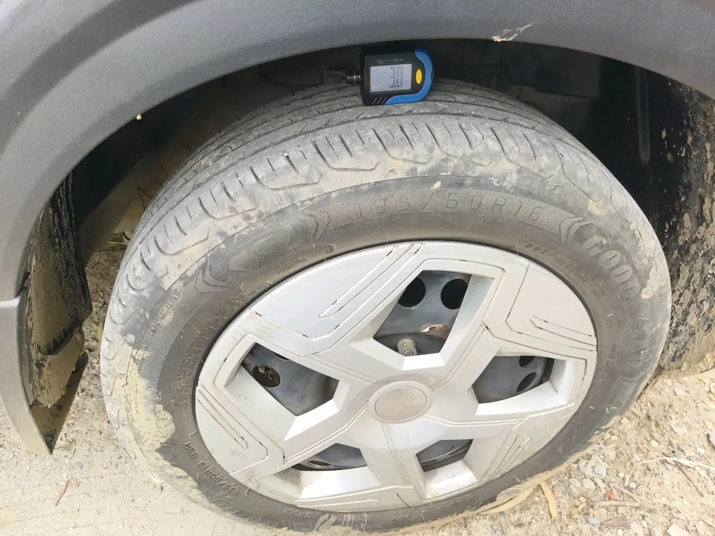 2025 Tata NEXON Smart Plus 1.2 iCNG, CNG, Manual, 27,975 km, tyre