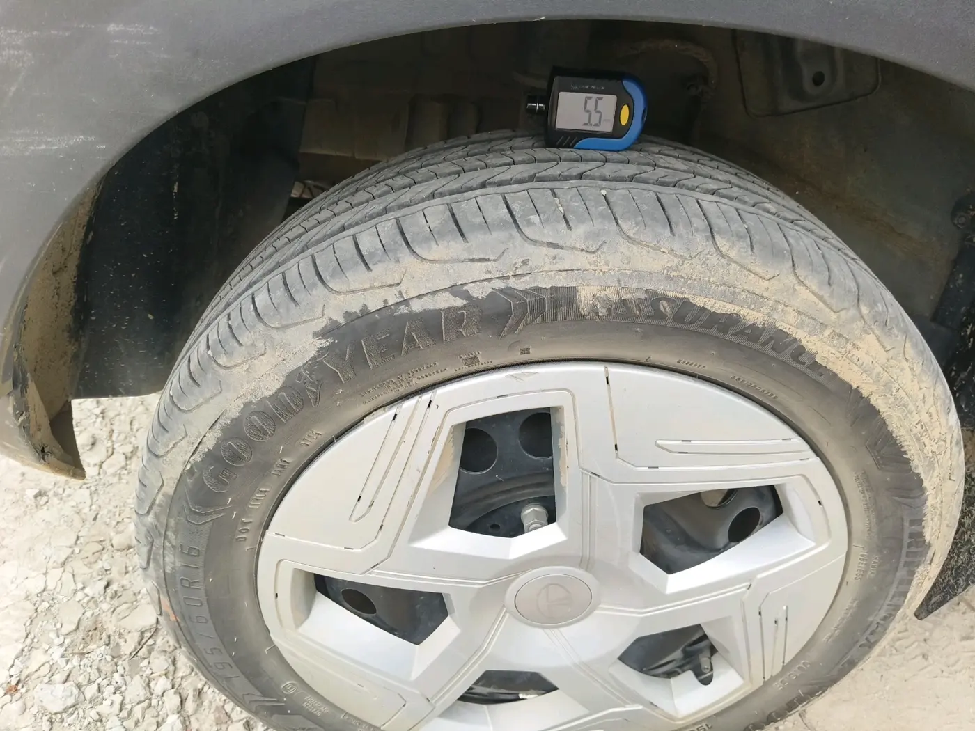 2025 Tata NEXON Smart Plus 1.2 iCNG, CNG, Manual, 27,975 km, tyre