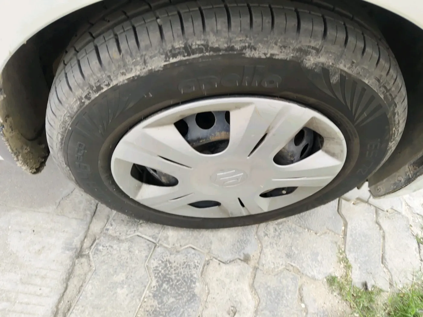 2018 Hyundai Xcent E+, CNG, Manual, 82,589 km, tyre