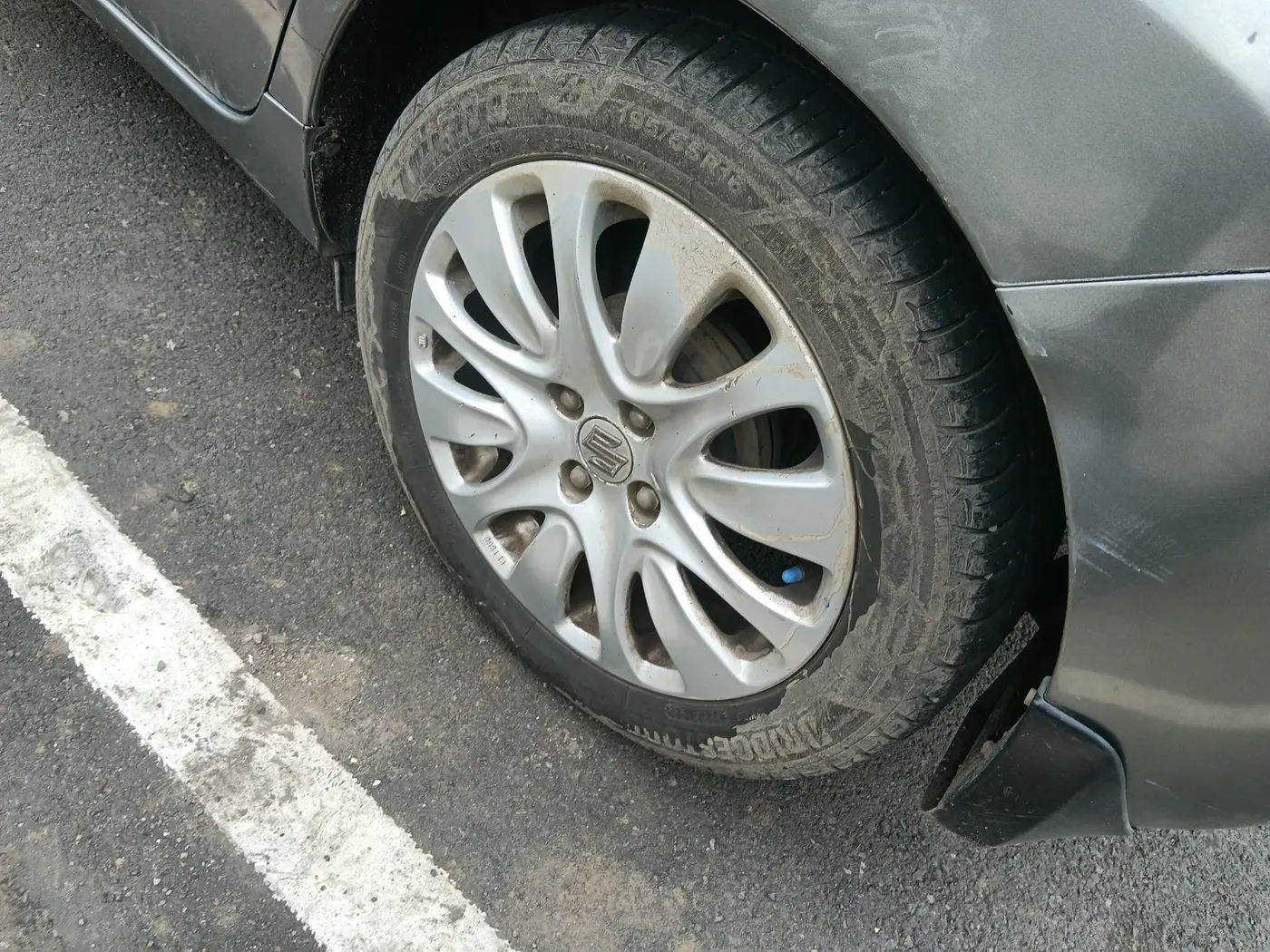 2015 Maruti Baleno ALPHA PETROL 1.2, CNG, Manual, 85,926 km, tyre