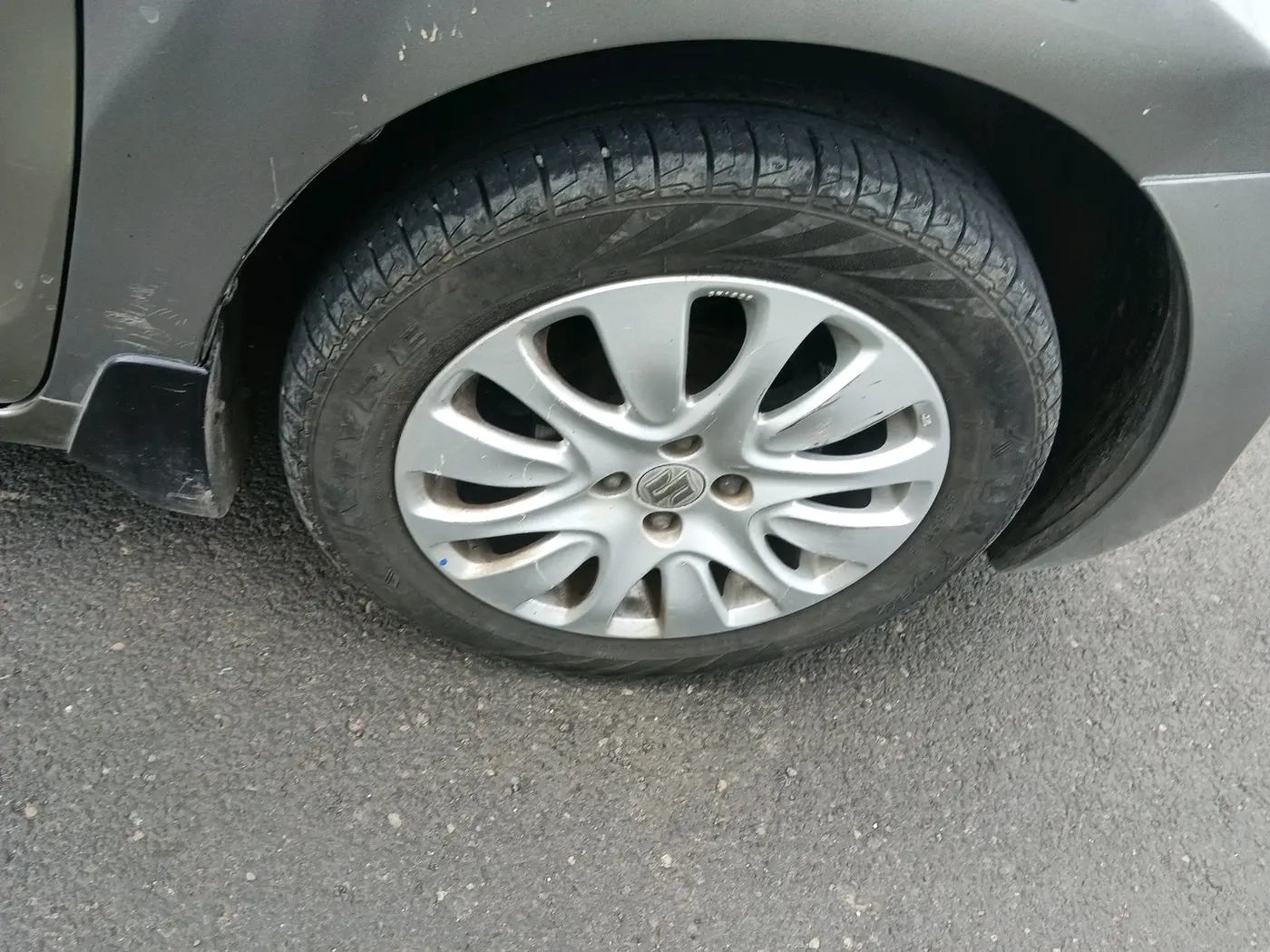 2015 Maruti Baleno ALPHA PETROL 1.2, CNG, Manual, 85,926 km, tyre