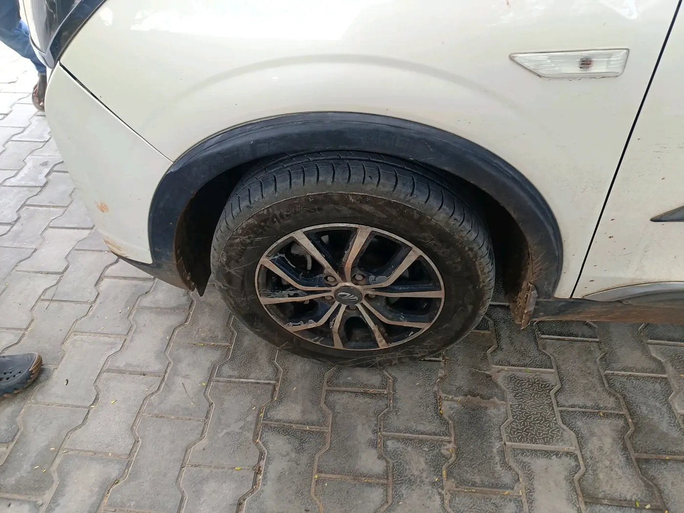 2020 Mahindra XUV300 W6 1.5 Diesel, Diesel, Manual, 94,553 km, tyre