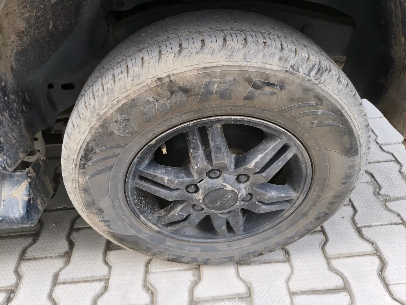 2014 ISUZU MU-7 4x2 MT, Diesel, Manual, 1,43,571 km, tyre