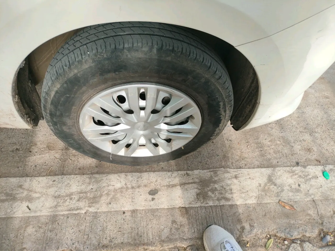 2024 Maruti Swift LXi, Petrol, Manual, 8,609 km, tyre