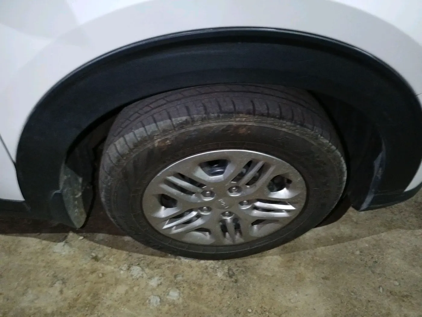 2024 KIA CARENS Prestige (O) 1.5 Petrol 7 STR, Petrol, Manual, 9,054 km, tyre