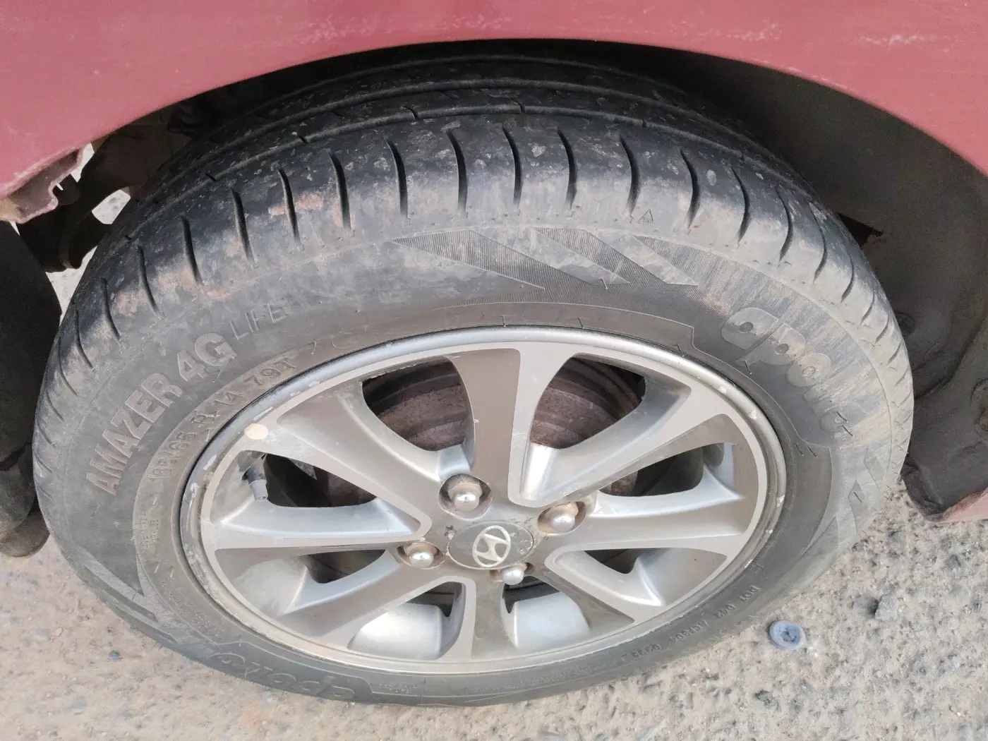 2014 Hyundai Grand i10 ASTA (O) 1.2 KAPPA VTVT, Petrol, Manual, 1,40,339 km, tyre