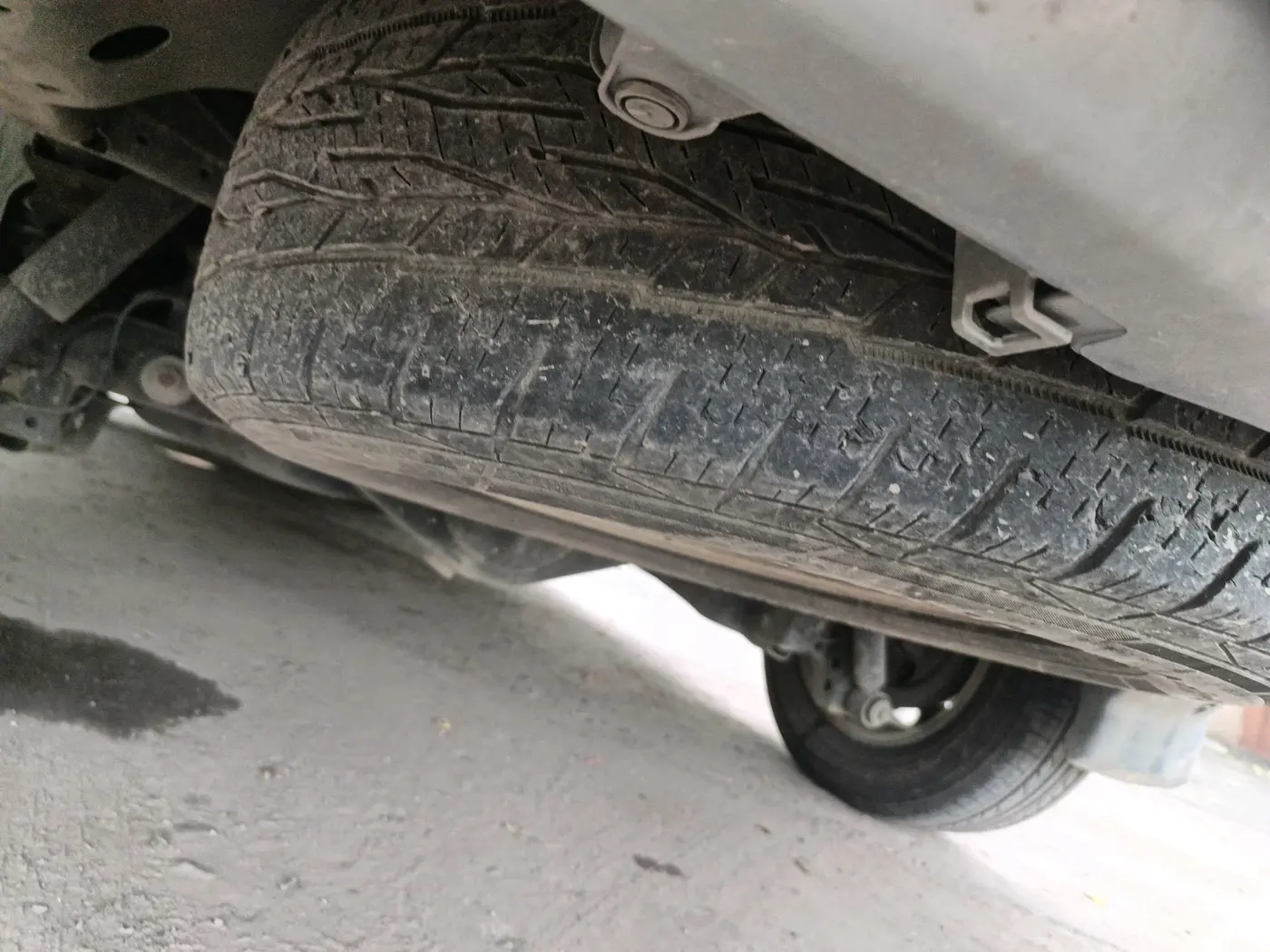 2018 Toyota Innova Crysta 2.8 GX AT 7 STR, Diesel, Automatic, 1,71,080 km, tyre