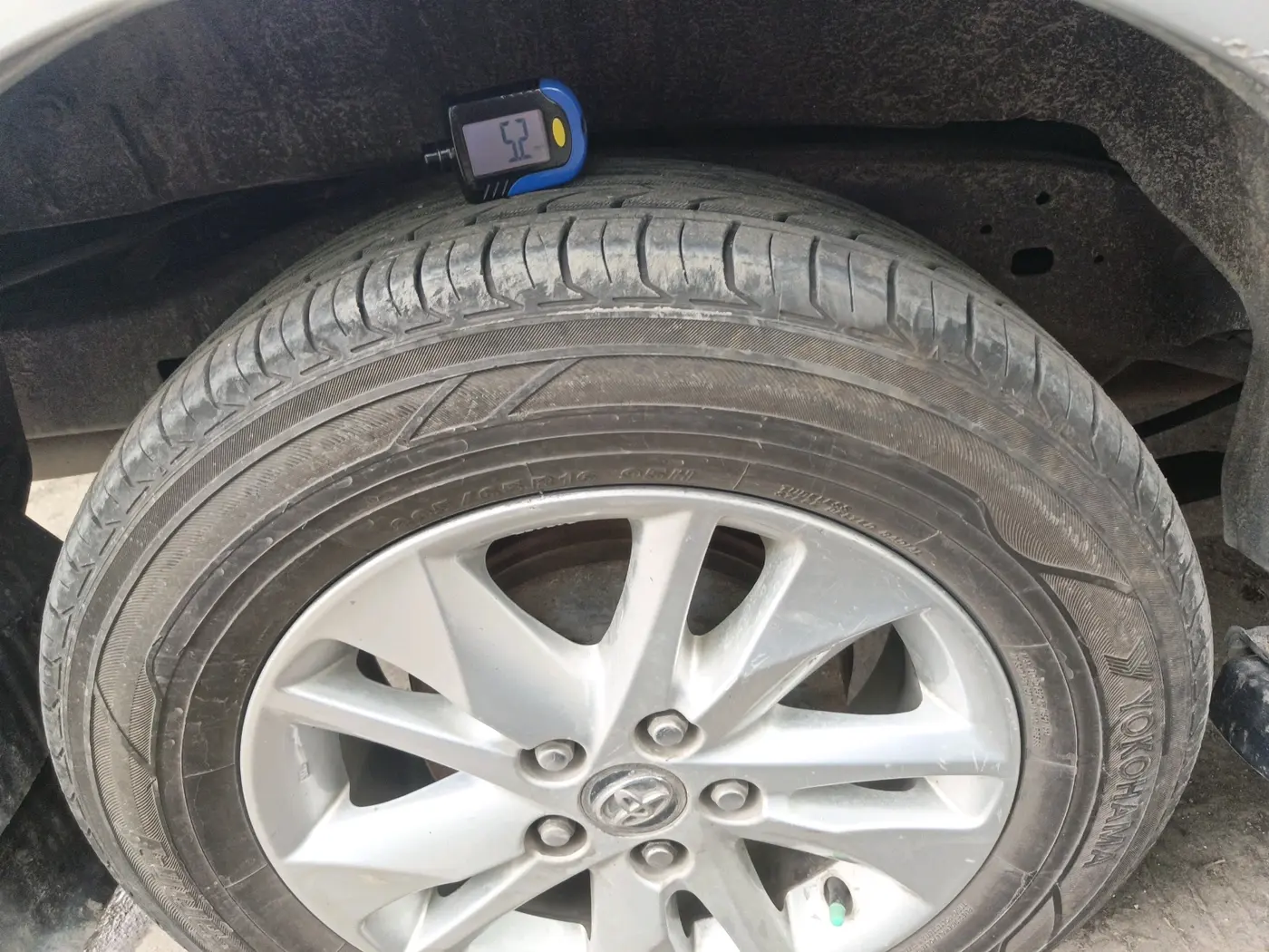 2018 Toyota Innova Crysta 2.8 GX AT 7 STR, Diesel, Automatic, 1,71,080 km, tyre