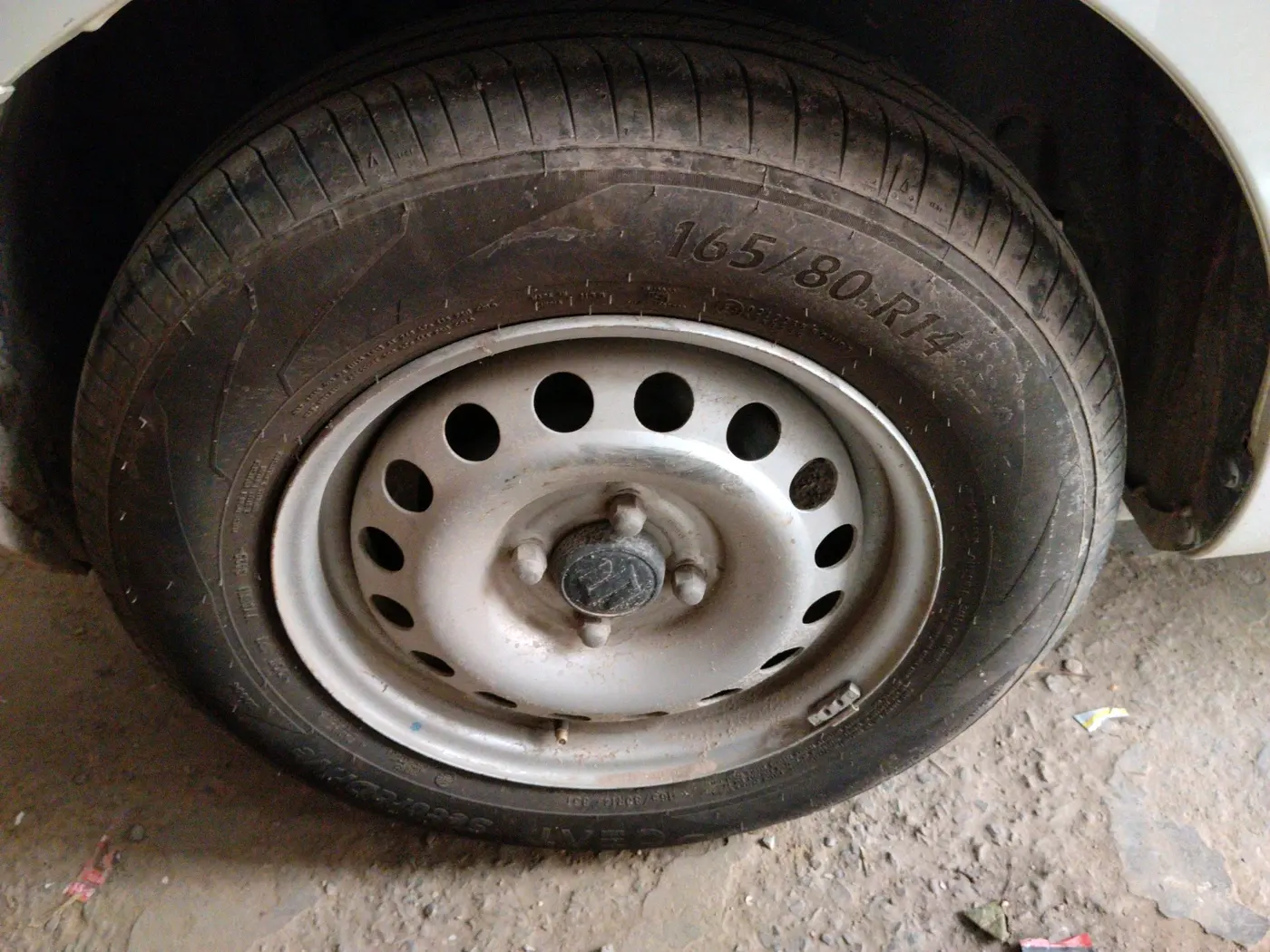 2015 Maruti Swift LXI, Petrol, Manual, 67,290 km, tyre