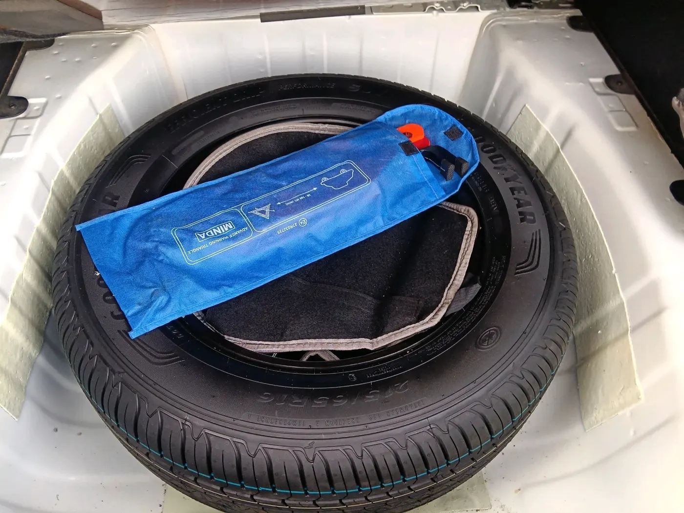 2025 Tata Curvv Pure Plus 1.2 Petrol 6MT, Petrol, Manual, 14,770 km, tyre