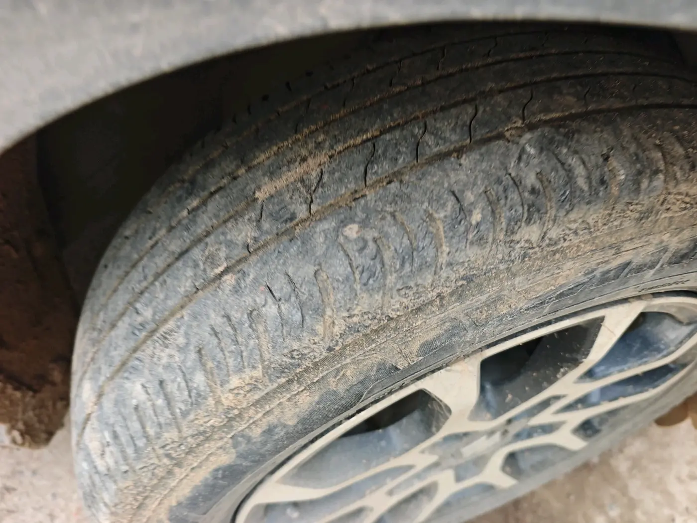 2024 Maruti XL6 ZETA AT, Petrol, Automatic, 37,479 km, tyre