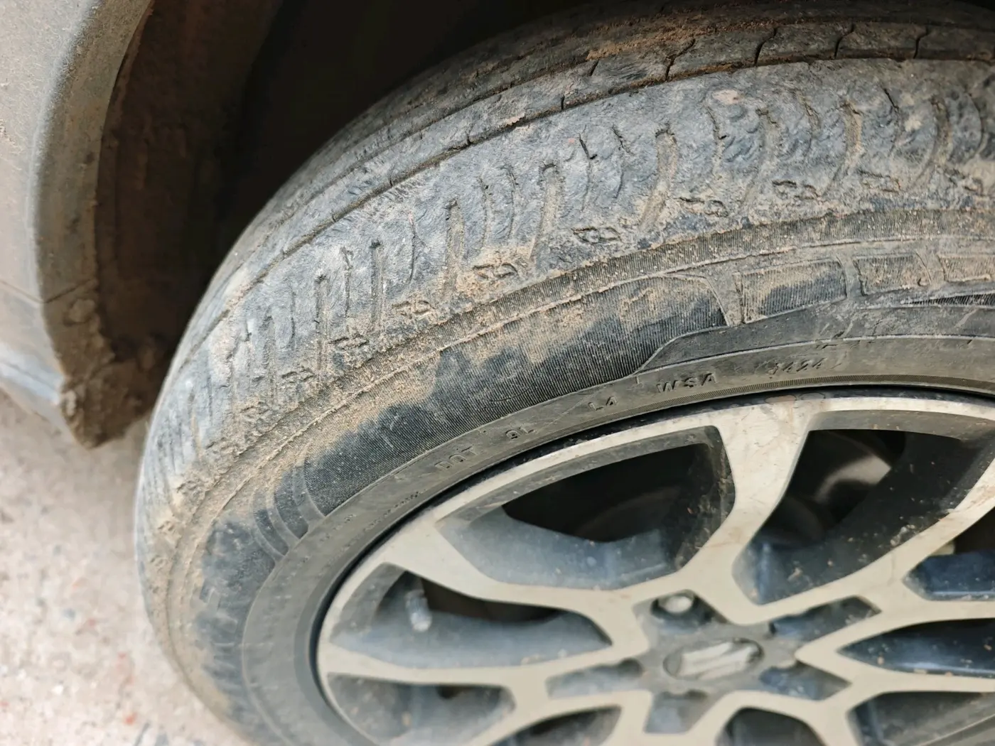 2024 Maruti XL6 ZETA AT, Petrol, Automatic, 37,479 km, tyre