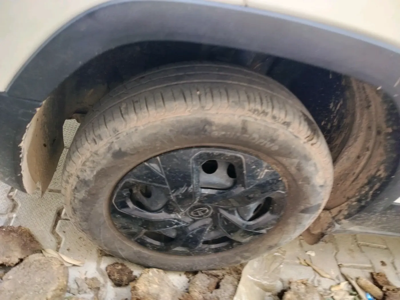 2023 Tata PUNCH ADVENTURE MT, Petrol, Manual, 22,406 km, tyre