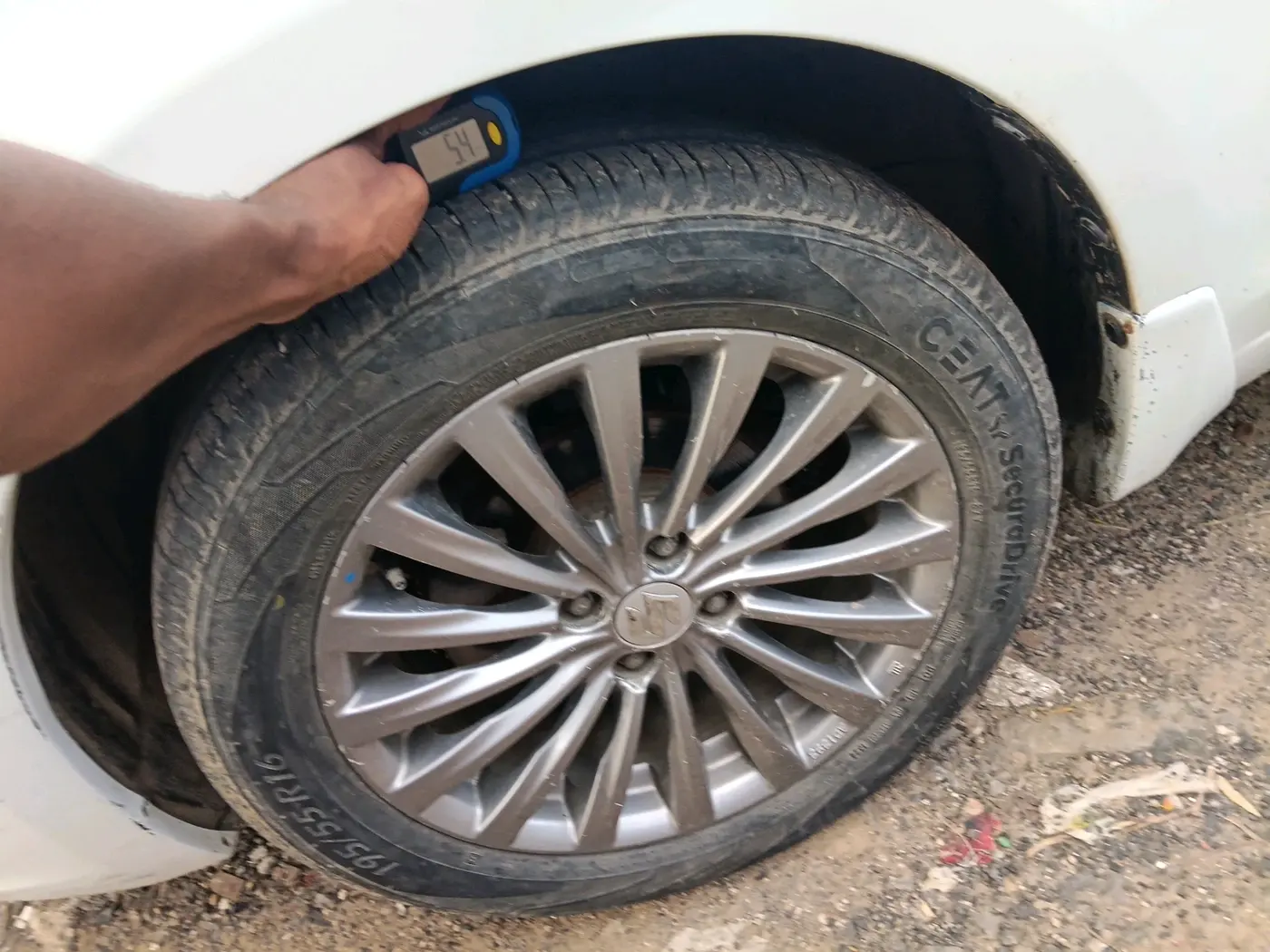 2018 Maruti Ciaz ALPHA DIESEL 1.3, Diesel, Manual, 1,04,390 km, tyre
