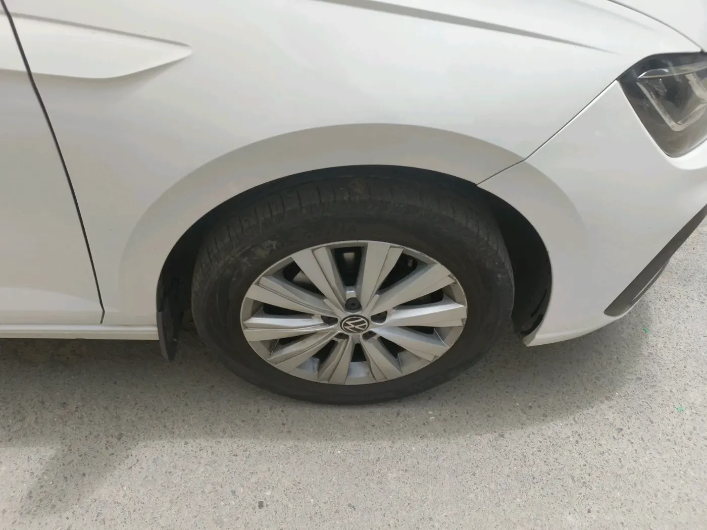 2022 Volkswagen VIRTUS HIGHLINE TSI 1.0 AT, Petrol, Automatic, 57,450 km, tyre