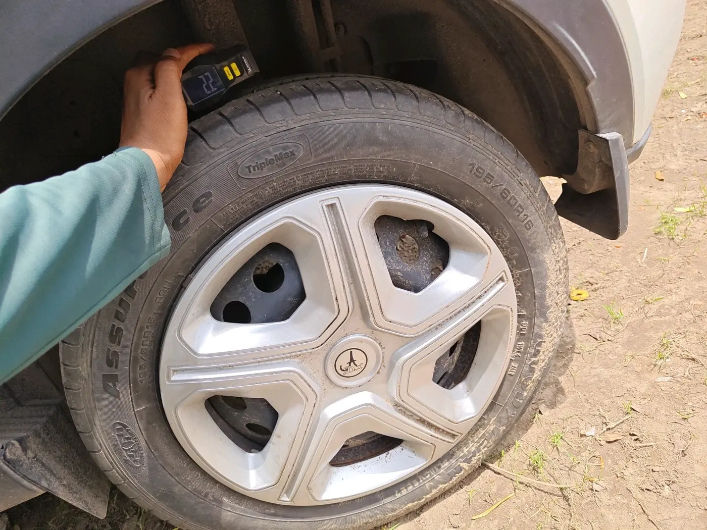 2023 Tata NEXON XM PETROL, Petrol, Manual, 25,104 km, tyre