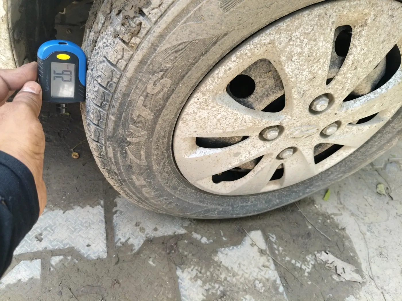 2011 Hyundai i10 MAGNA 1.2, Petrol, Manual, 1,49,327 km, tyre