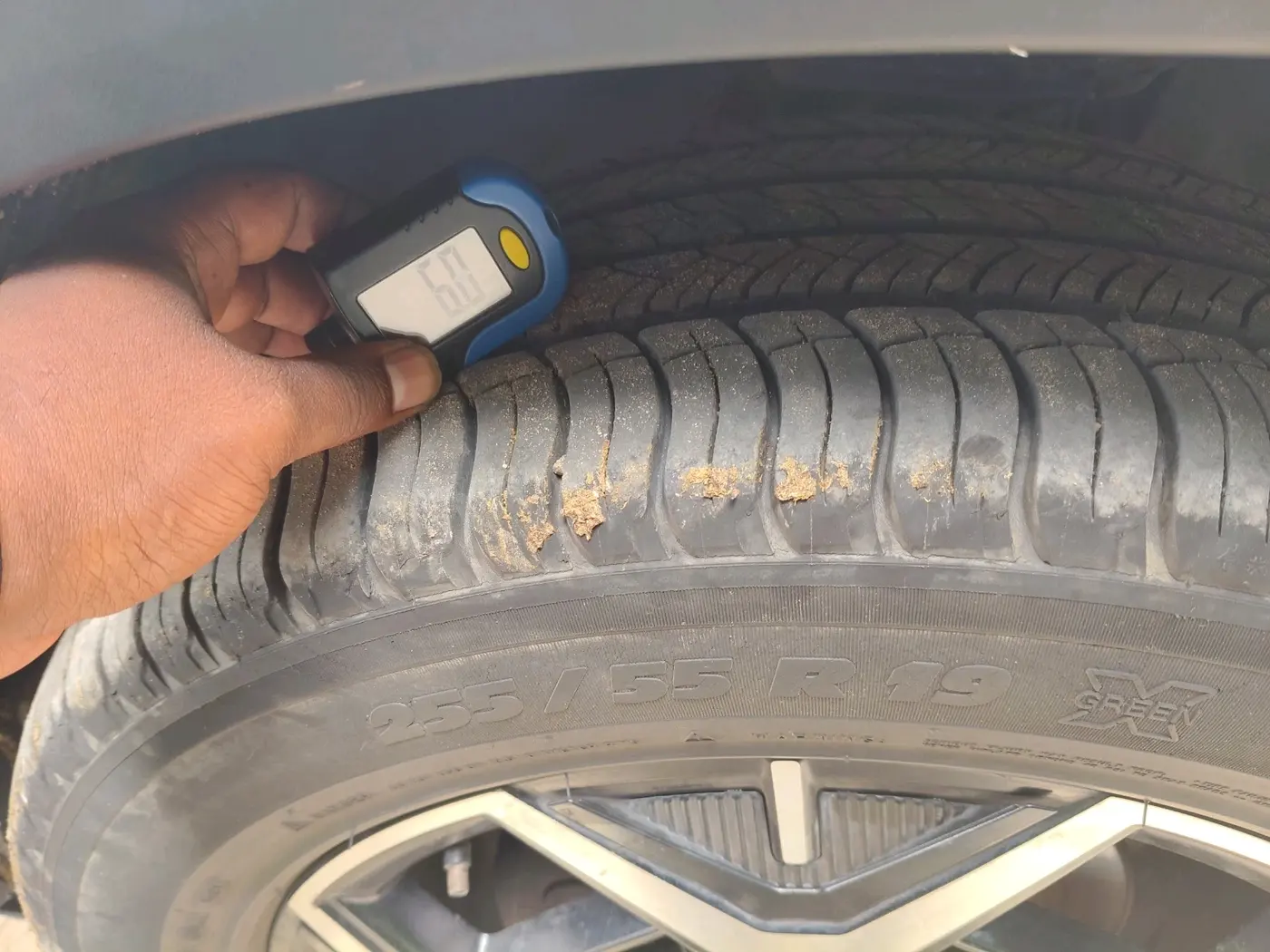 2023 Tata Safari Accomplished Plus AT, Diesel, Automatic, 57,337 km, tyre