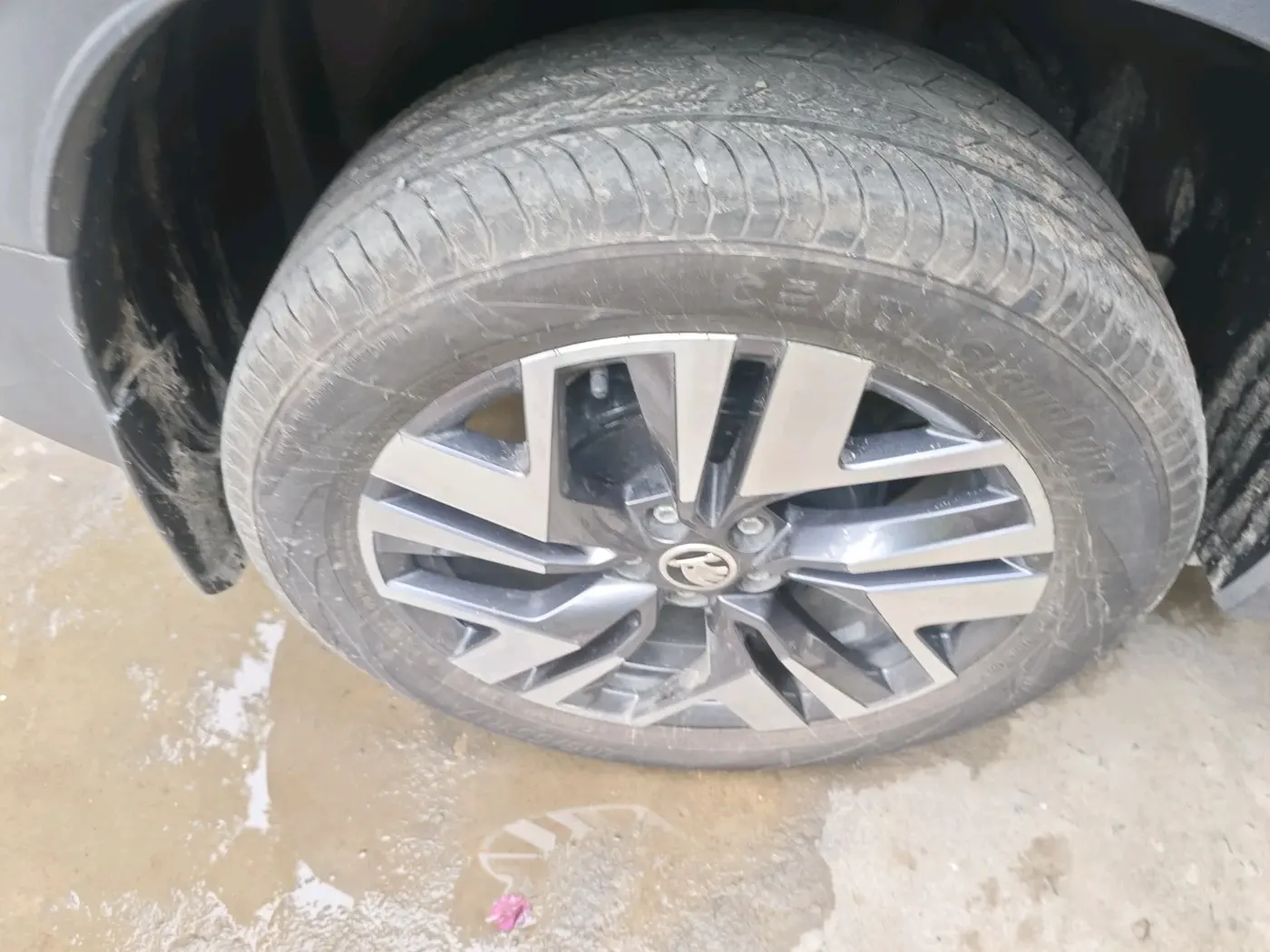 2026 Skoda Kylaq Prestige AT, Petrol, Automatic, 2,421 km, tyre