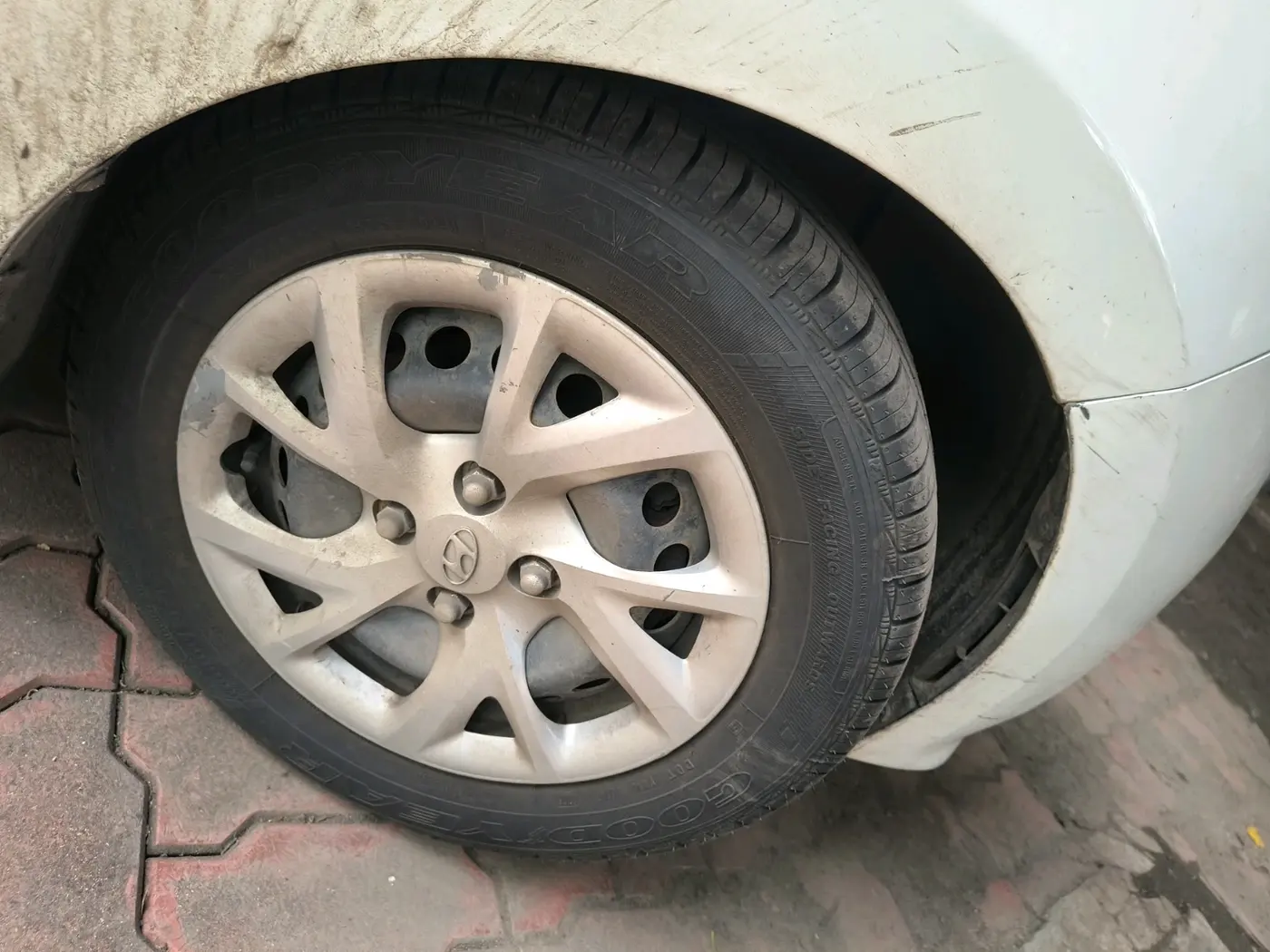 2017 Hyundai Grand i10 SPORTZ 1.2 KAPPA VTVT, CNG, Manual, 77,366 km, tyre