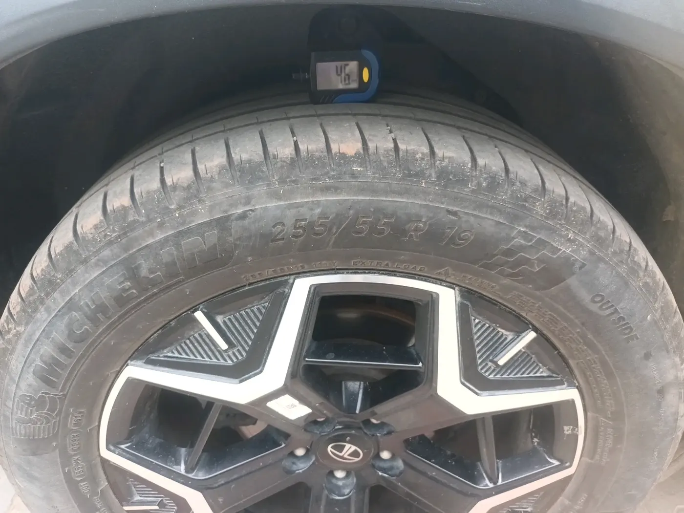 2024 Tata Safari Accomplished 7str AT, Diesel, Automatic, 26,548 km, tyre