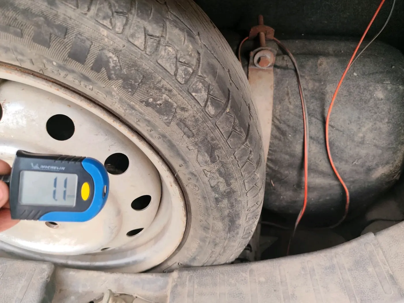2013 Maruti Wagon R 1.0 LXI, CNG, Manual, 1,30,641 km, tyre