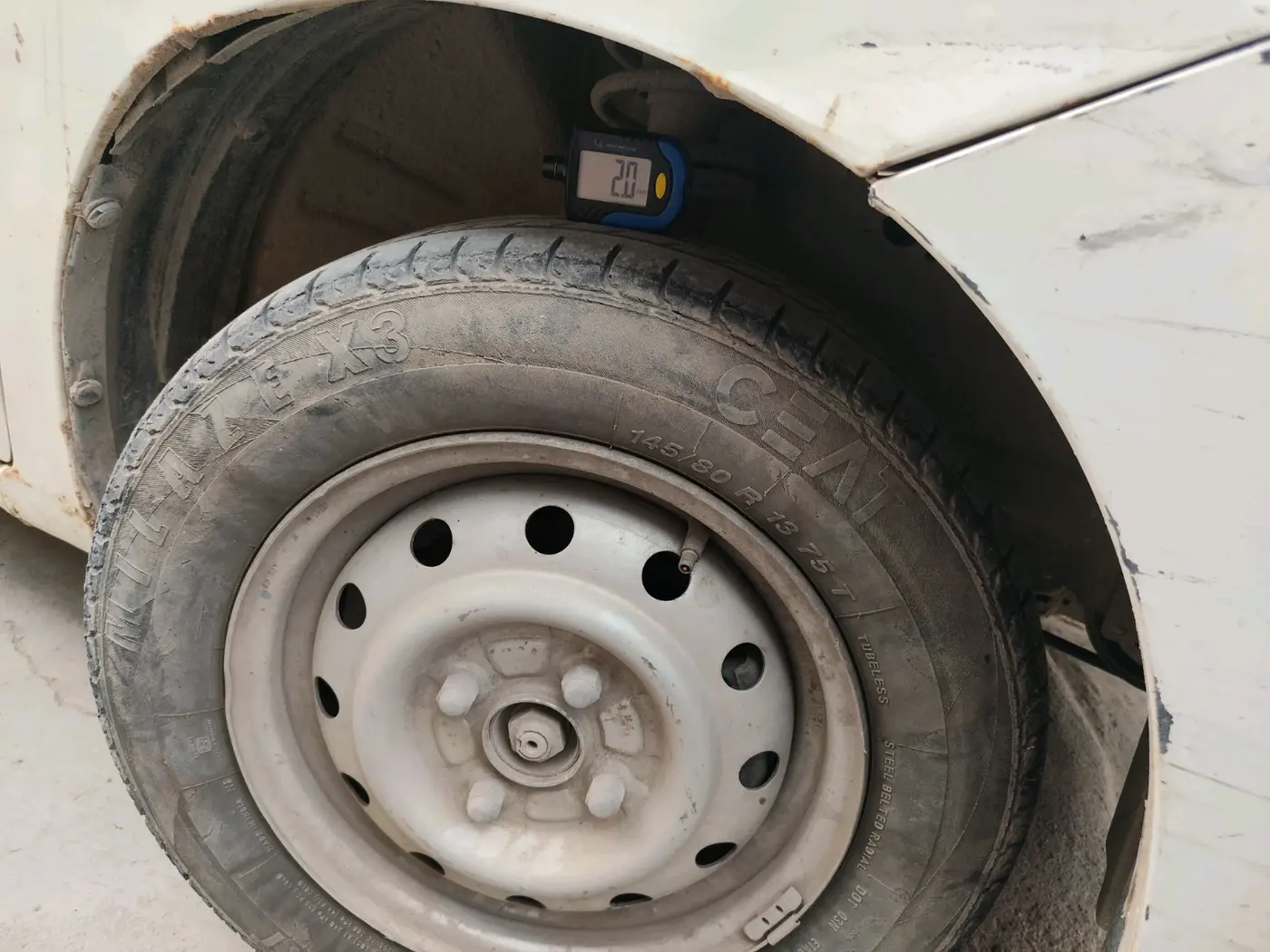 2013 Maruti Wagon R 1.0 LXI, CNG, Manual, 1,30,641 km, tyre