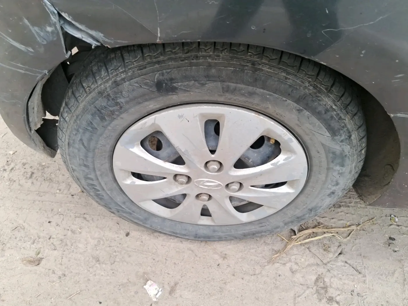 2012 Hyundai i10 SPORTZ 1.2, CNG, Manual, 1,18,603 km, tyre