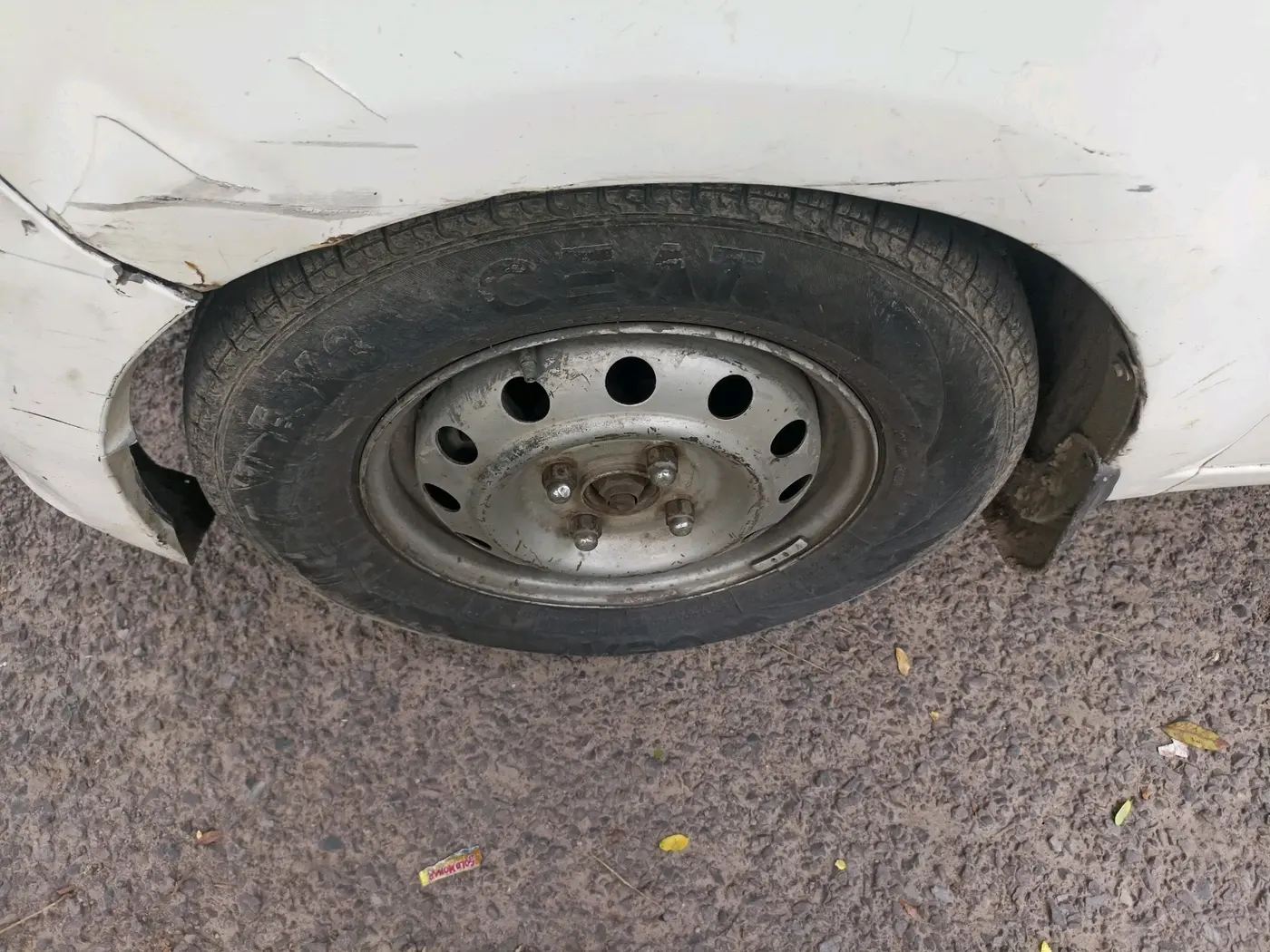 2011 Hyundai i10 MAGNA 1.2, CNG, Manual, 1,33,953 km, tyre