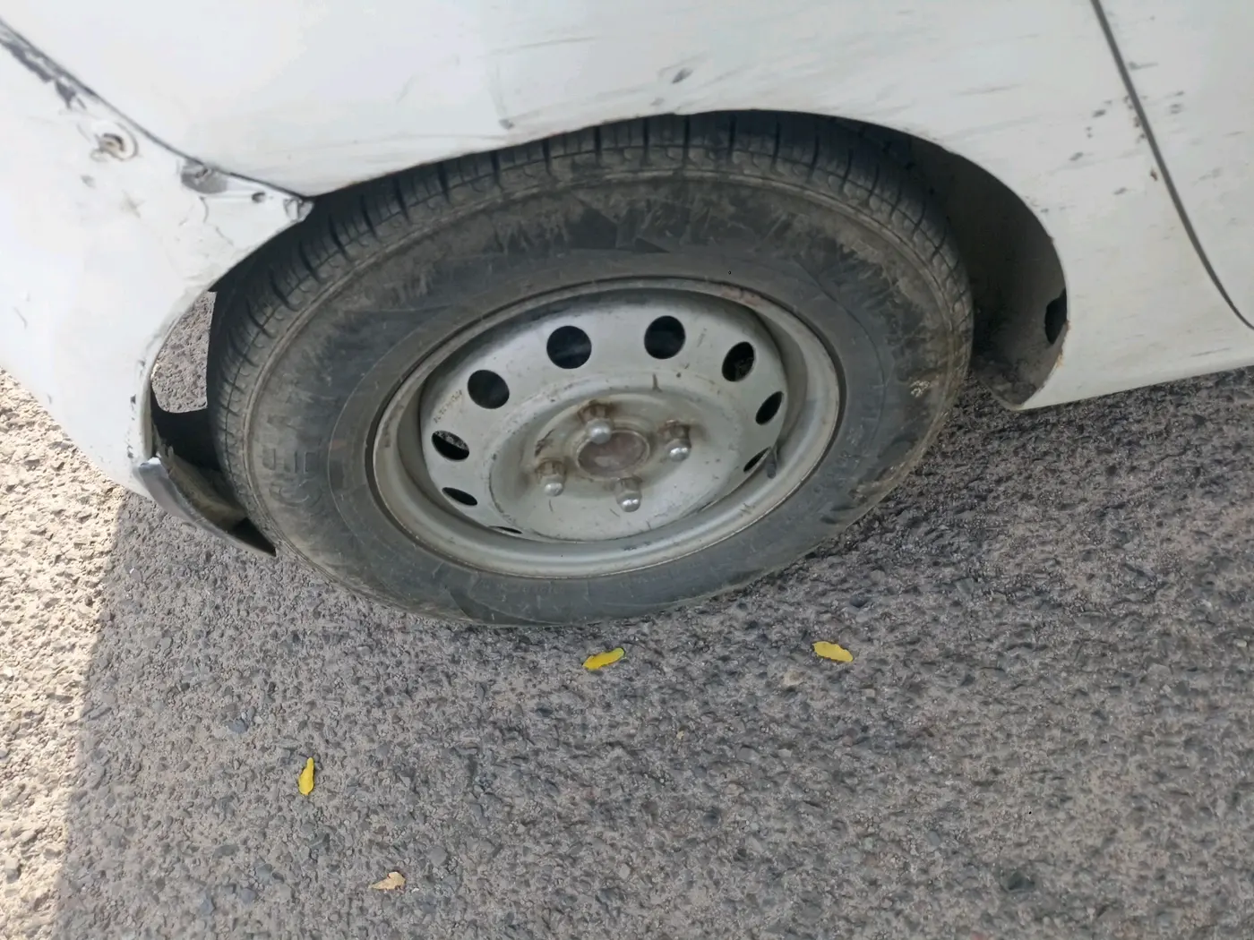 2011 Hyundai i10 MAGNA 1.2, CNG, Manual, 1,33,953 km, tyre