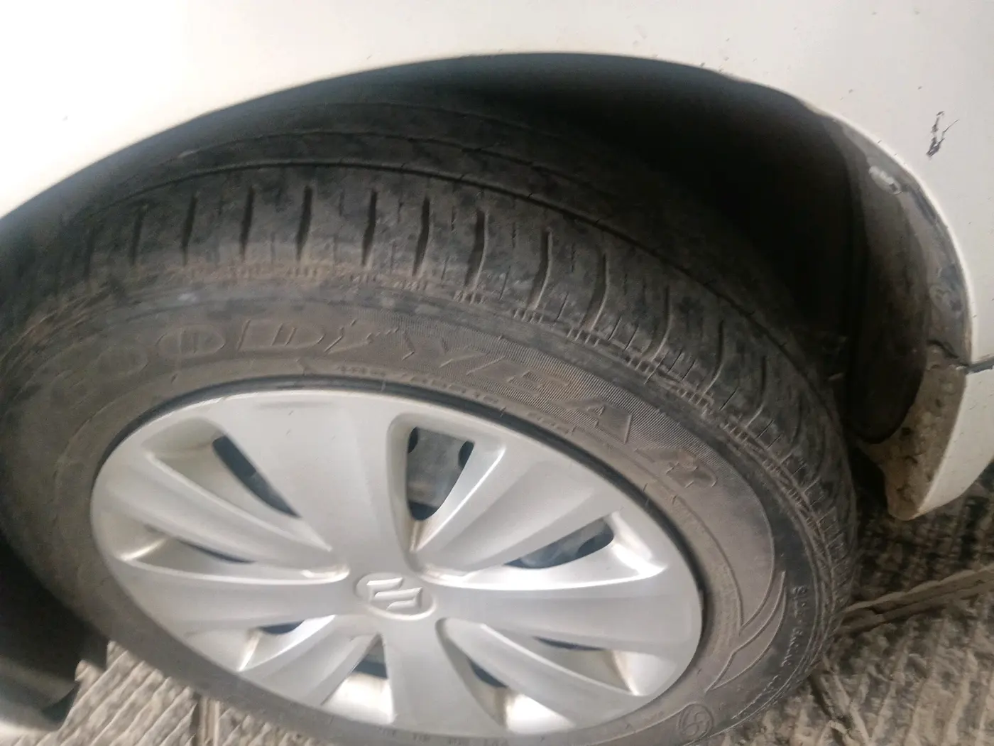 2015 Maruti Ertiga VXI CNG, CNG, Manual, 1,17,827 km, tyre