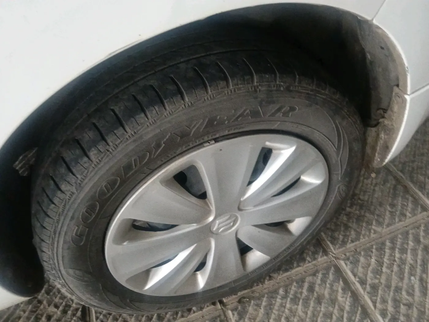 2015 Maruti Ertiga VXI CNG, CNG, Manual, 1,17,827 km, tyre